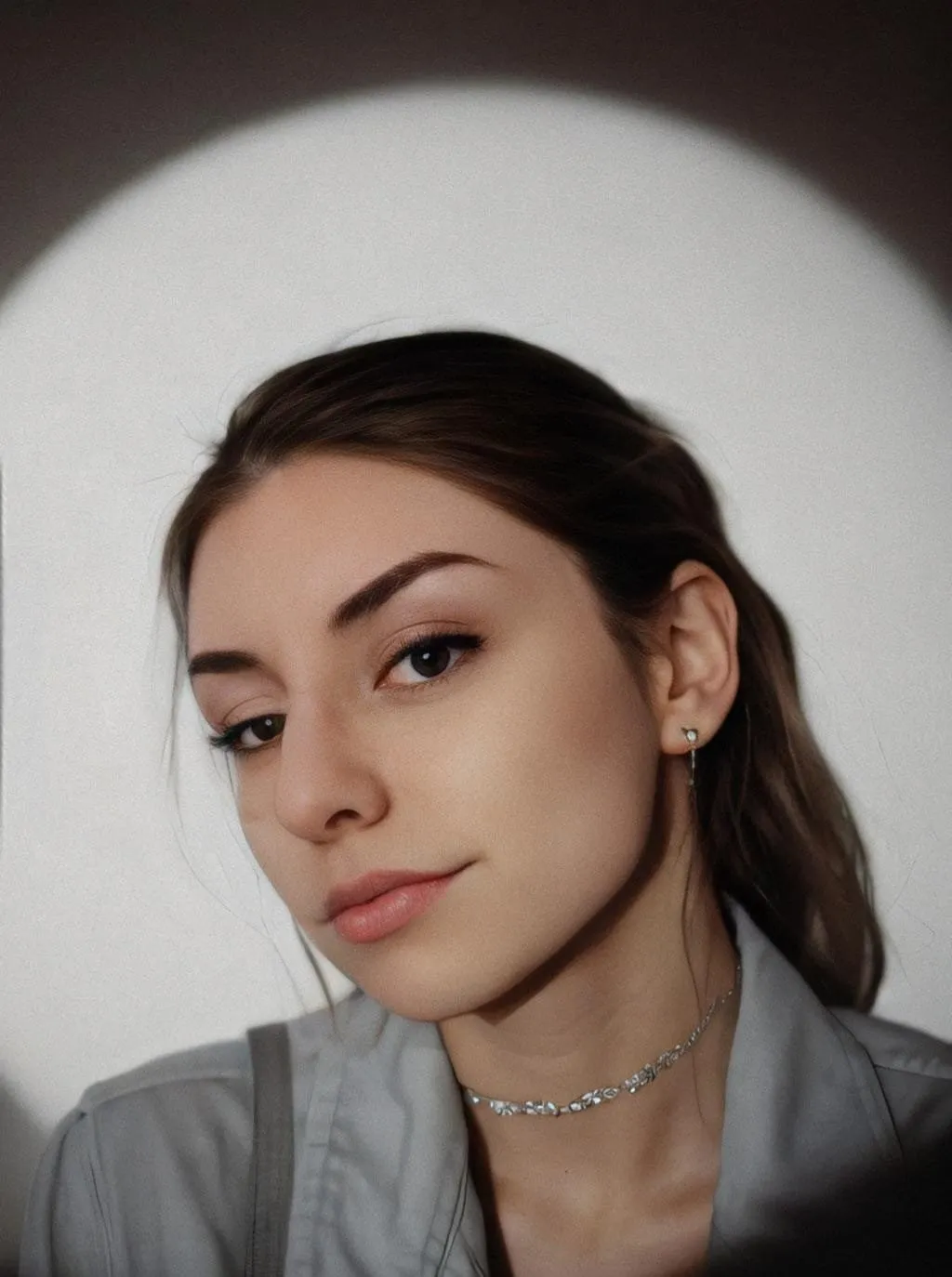 Portrait of Patricia, the designer behind peachless.